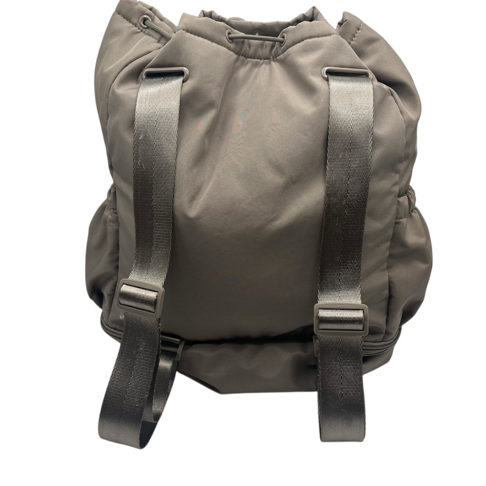 Beyond Yoga Convertible Gym Bag Backpack In Birch Gray - Picture 6 of 10